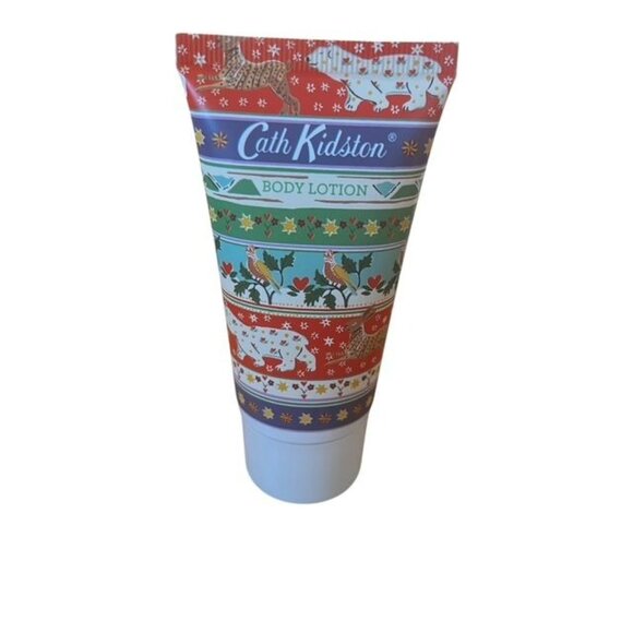 Cath Kidston New Flawed Red Berry and Cedar Christmas Pamper Hamper Gift Set - Picture 4 of 10